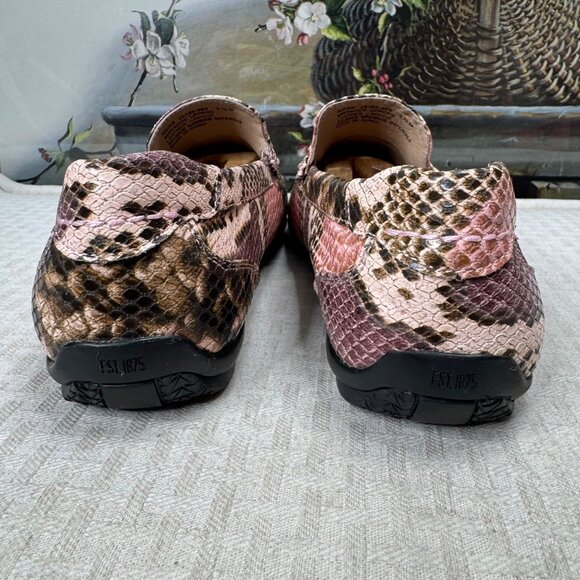 Stacy Adams Mens size 9.5M Pink Snake Print Loafers Metal Accent Leather Lining - Picture 3 of 7